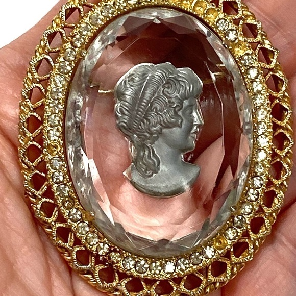 Intaglio Brooch Pin Oval Gold Tone Frame Rhinestones Large Flaw - Picture 6 of 10